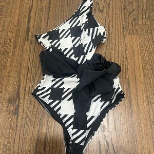 Brand new with tags BeachRiot bathing suit